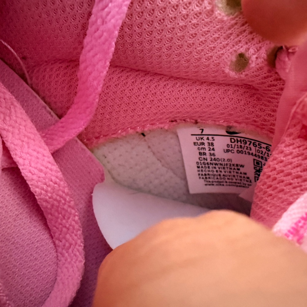 Women’s Nike Shoes - Picture 13 of 13